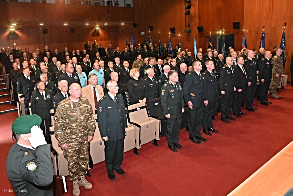 Dvorano generala Rudolfa Maistra v Poveljstvu za doktrino, razvoj, izobraževanje in usposabljanje Slovenske vojske so napolnili delegati iz naših organizacij ter več uglednih gostov.
